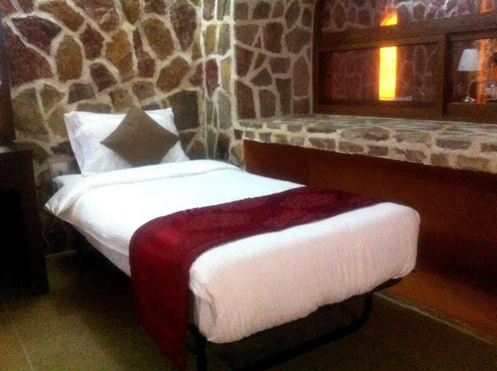 Mahadha Hotel