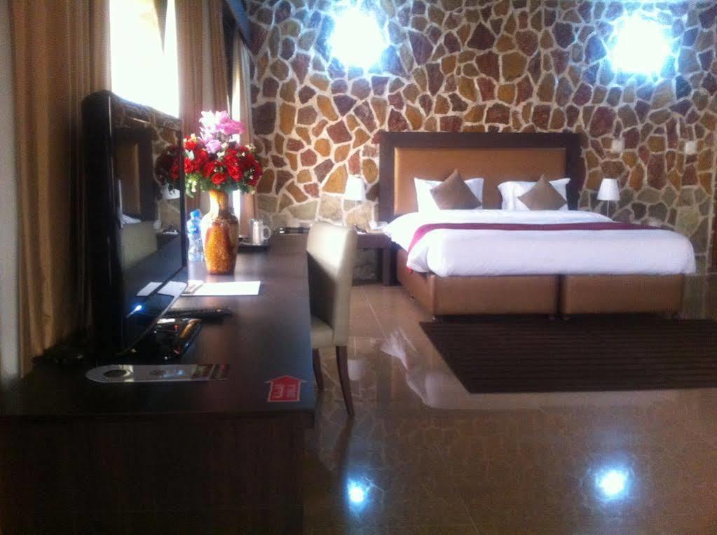 Mahadha Hotel 2*